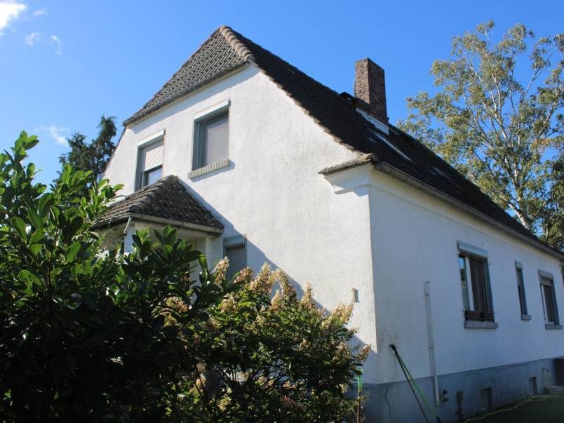 Solides Wohnhaus mit Ausbaupotenzial, viel Nebengelassen – ideal auch für Handwe