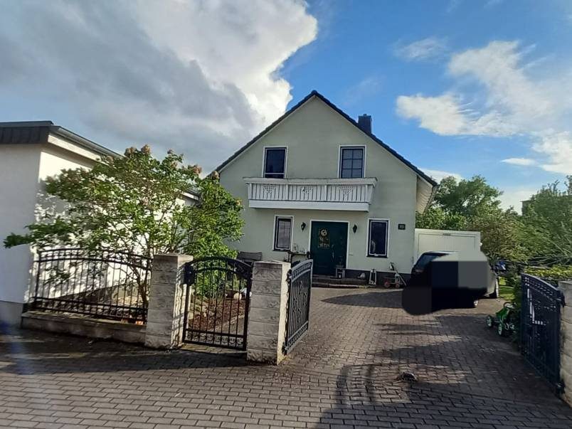 RESERVIERT! Gepflegtes Einfamilienhaus mit XXL Garage in familienfreundlicher Wo