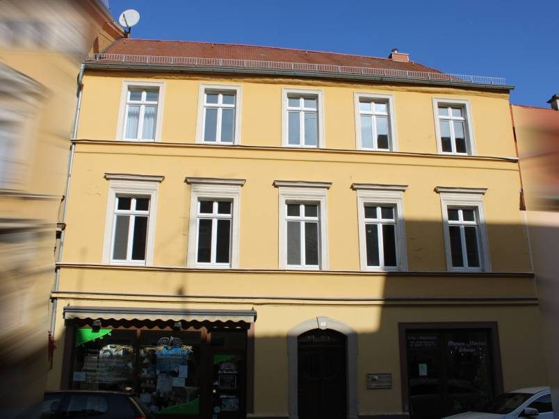 Denkmalgeschütztes Wohn- und Geschäftshaus mit befestigten Innenhof und Hinterha