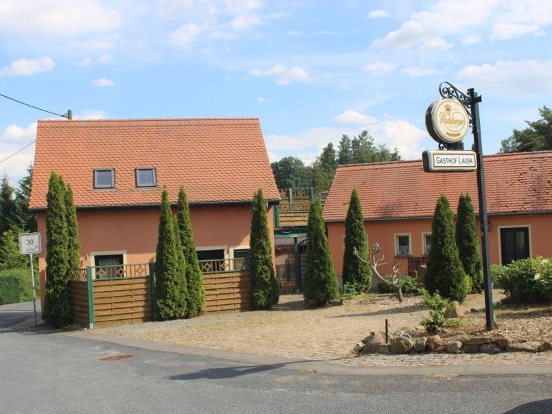 Lausa - Attraktives Ensemble mit Ferienwohnungen und Gastronomiebereich auf groß